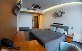 Mojo Hall Hotel